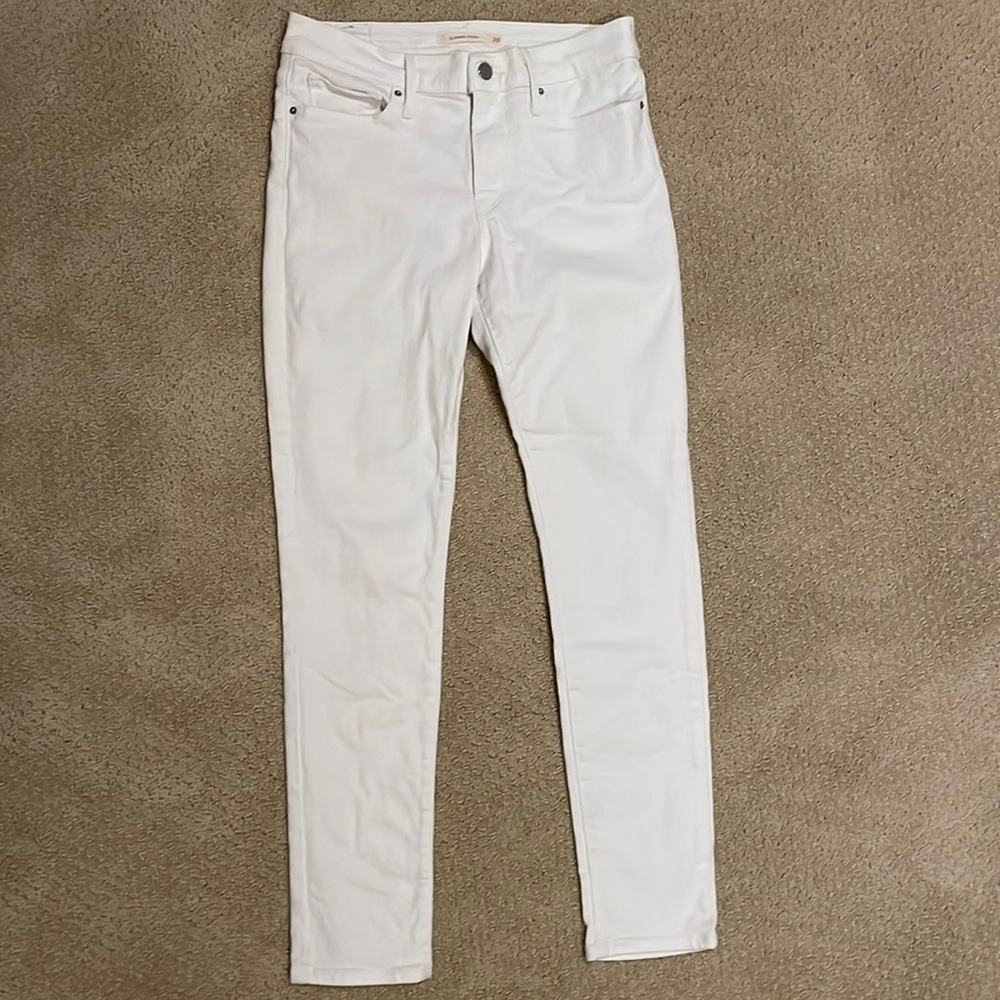 Levi’s Slimming Skinny Jeans